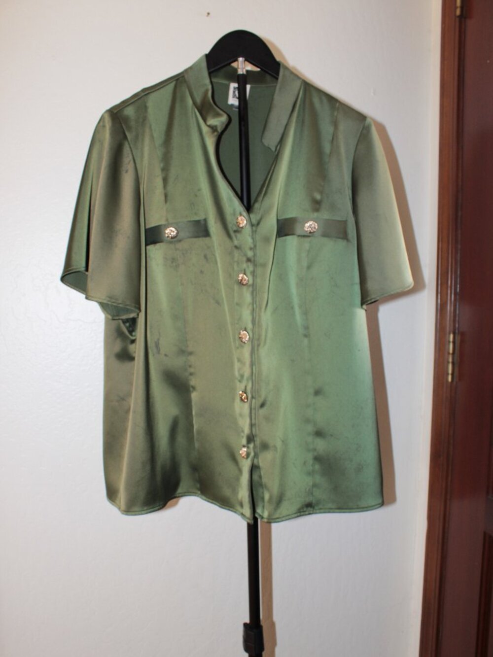 NWOT Anne Klein Olive Satin Flutter Sleeve Gold Button Blouse XL